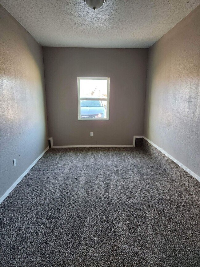 Building Photo - Charming 5 Bedroom Rent to Own Home!!