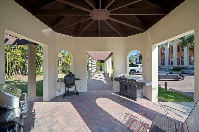 Building Photo - 435 S Oregon Ave