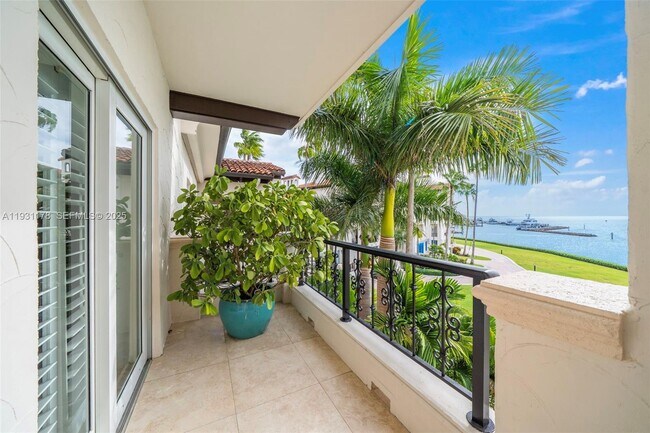 Building Photo - 2332 Fisher Island Dr