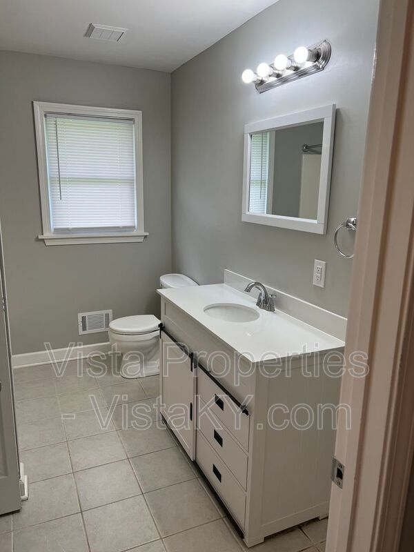 Building Photo - 2512 Accasia Dr