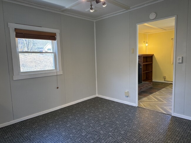 Building Photo - 43 Pleasant View St