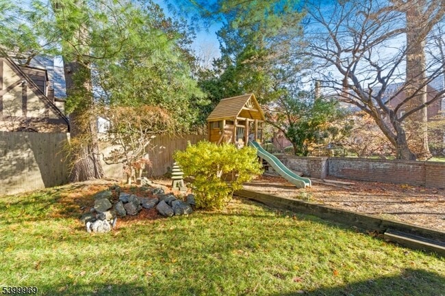 Building Photo - 107 Clinton Ave