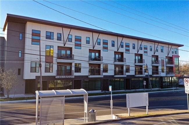 Building Photo - 2213 Poquito St
