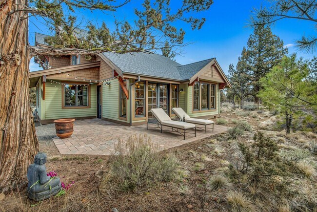 Building Photo - Rare Tumalo Retreat on 10 Acres with Barn!