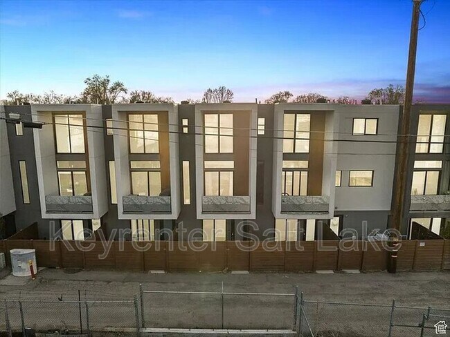 Primary Photo - 15 E Kensington Ave