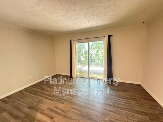 Building Photo - 3135 Reeves St