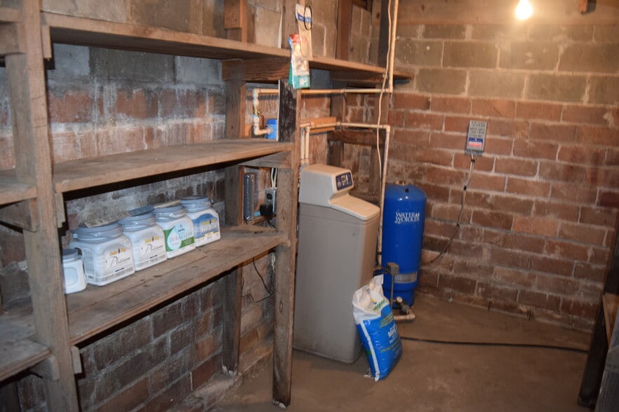 27419 Water Conditioner area - 27419 Elmtree Rd