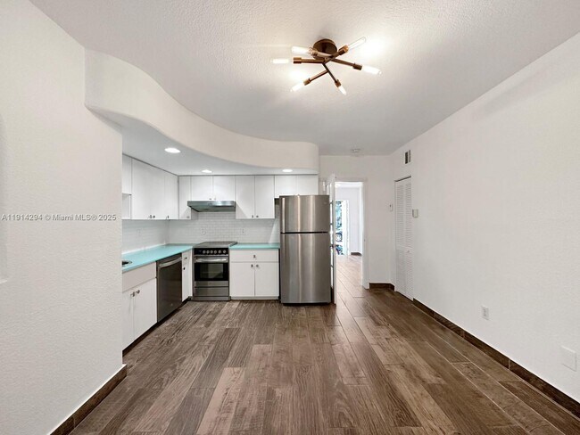 Building Photo - 901 Euclid Ave