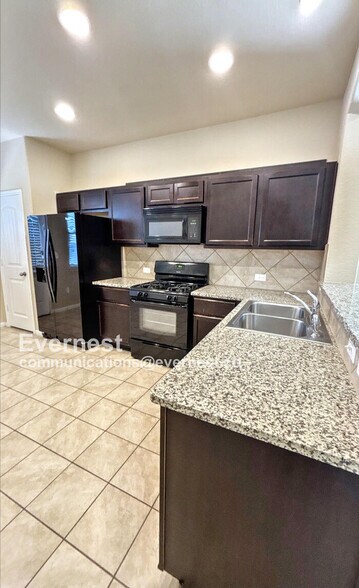 Building Photo - 2880 Donnell Dr