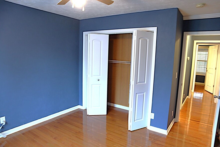 Building Photo - 3900 Bronson Ln