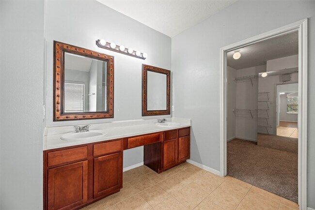 Building Photo - 16127 Spur Canyon Ct
