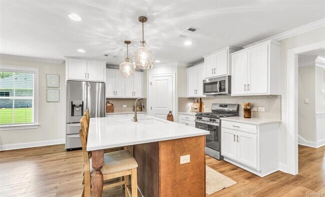 Building Photo - 253 Pedric Dr