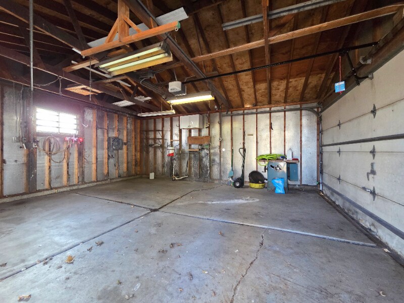 Building Photo - 817 Tomahawk Trail