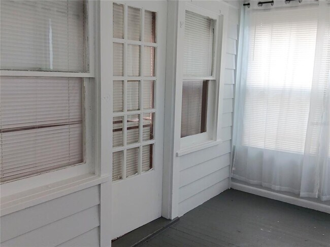 Building Photo - 763 31st Ave N