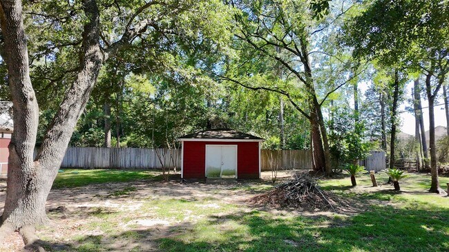 Building Photo - 1800 Carriage Run W