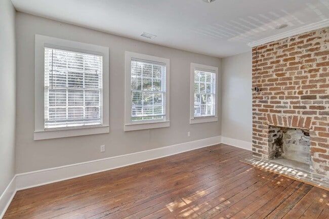 Building Photo - 516 E Jones St