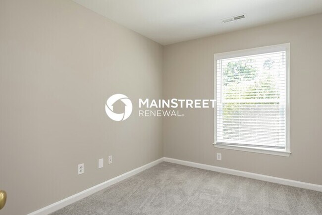 Building Photo - 3 Bedroom Pet-Friendly Home in Greensboro, NC with Main Street Renewal