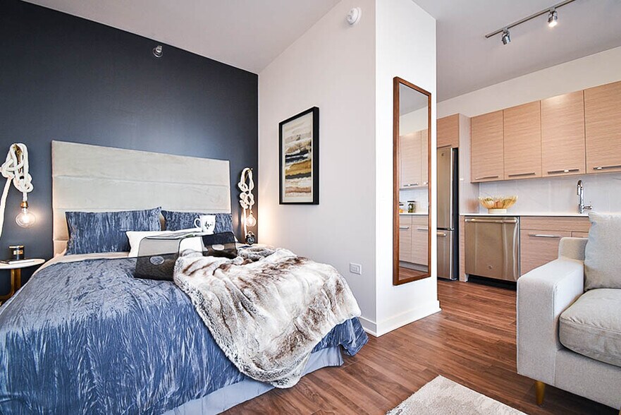 Building Photo - 801 W Madison St