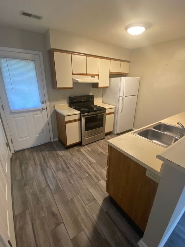 Building Photo - Santa Rosa Court 2416-2418