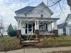 Building Photo - "Charming 3-Bedroom with 2 Full Baths in t...