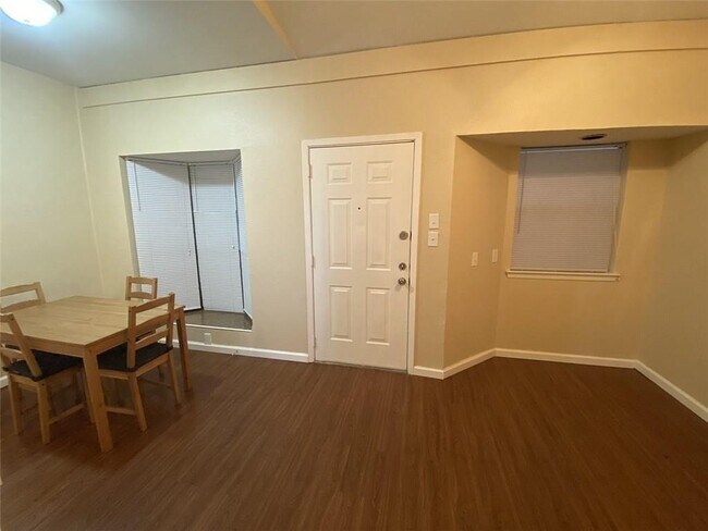 Building Photo - 3316 Guadalupe St