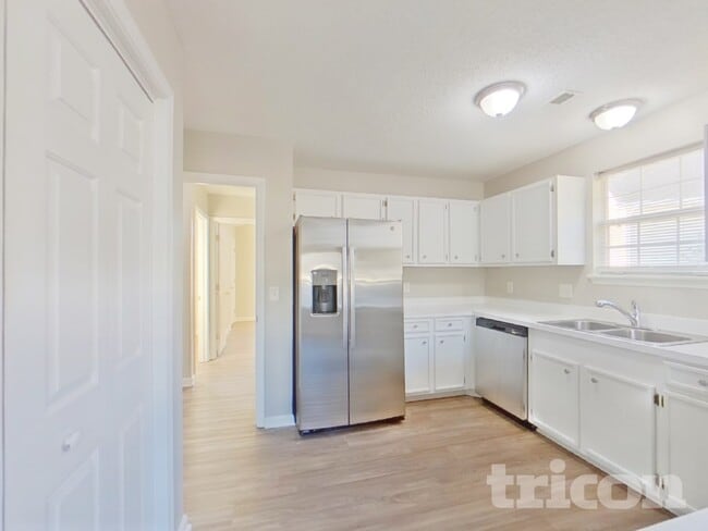 Building Photo - 4 Sweetberry Ct