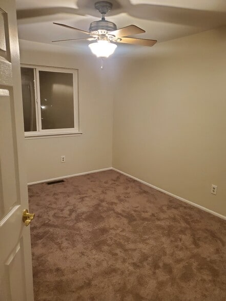 Building Photo - 2 Ginger Dr