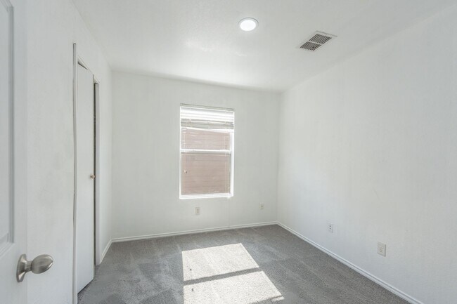 Building Photo - 11326 Fine Design