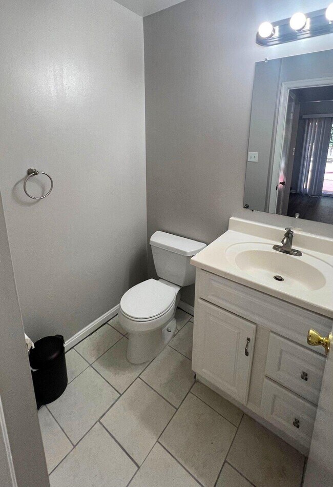 Building Photo - 5808 Waterdale Ct