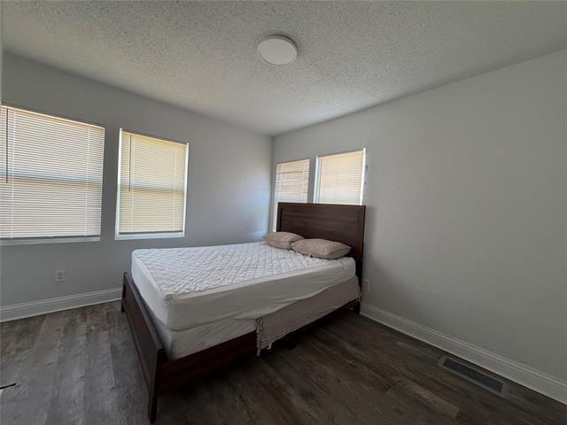 Building Photo - 222 E Woodin Blvd