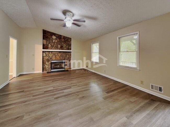 Building Photo - 3664 Stonewall Dr NW