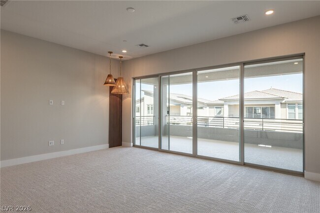 Building Photo - 5086 Cyn Xing St