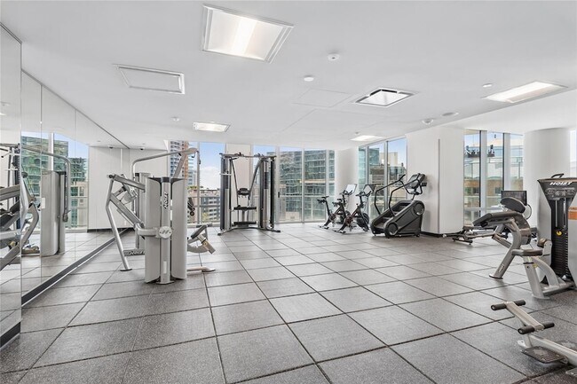 Building Photo - 400 Central Ave