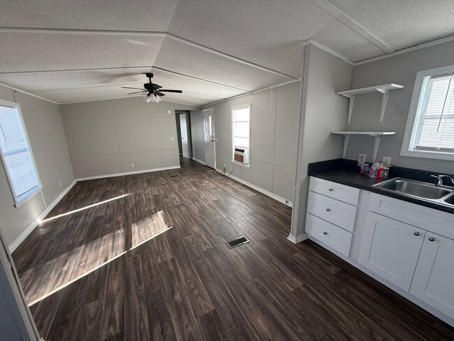 Building Photo - 80 Redwood Ln