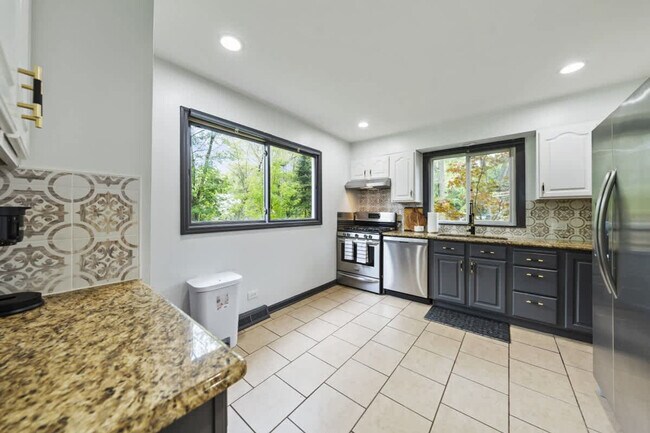 Building Photo - 38369 N Manor Ave