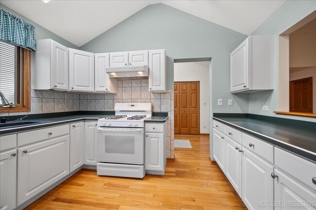 Building Photo - 805 Thornwood Dr