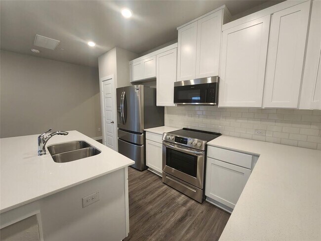 Building Photo - 18322 W Centro Cir