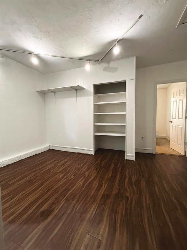 Building Photo - 4728 Pimlico Dr
