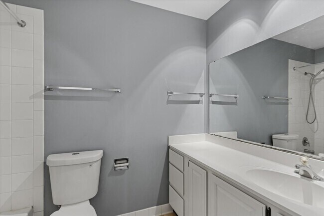 Building Photo - 1601 Thames Ct