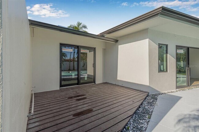 Building Photo - 4495 Clearwater Harbor Dr