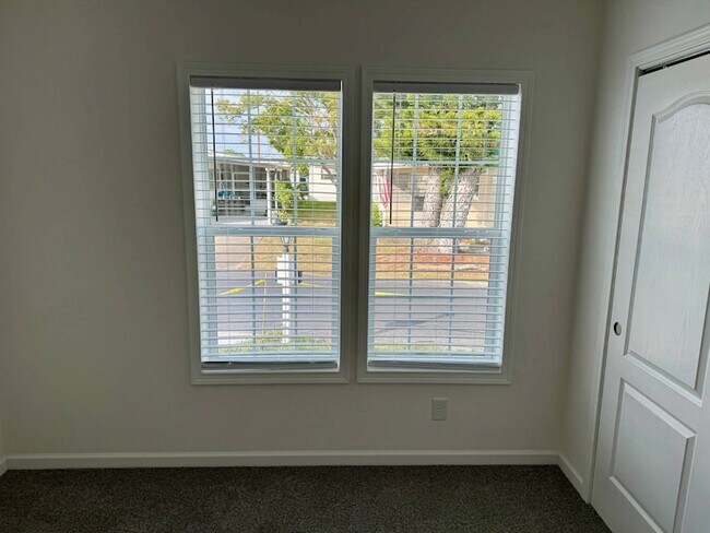 Building Photo - 1283 Jamestown Dr