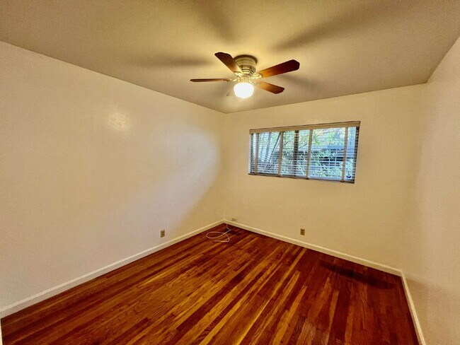 Building Photo - 3/2 In Vacaville!!