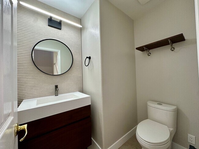 Building Photo - Charming & Fully Updated Home in Desirable Santa Clara
