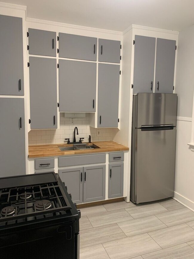 Building Photo - 126 Oxford Ave