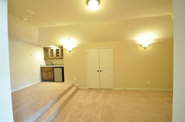 Building Photo - 600 Falcon Dr