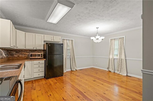 Building Photo - 39 Jim Ln SE