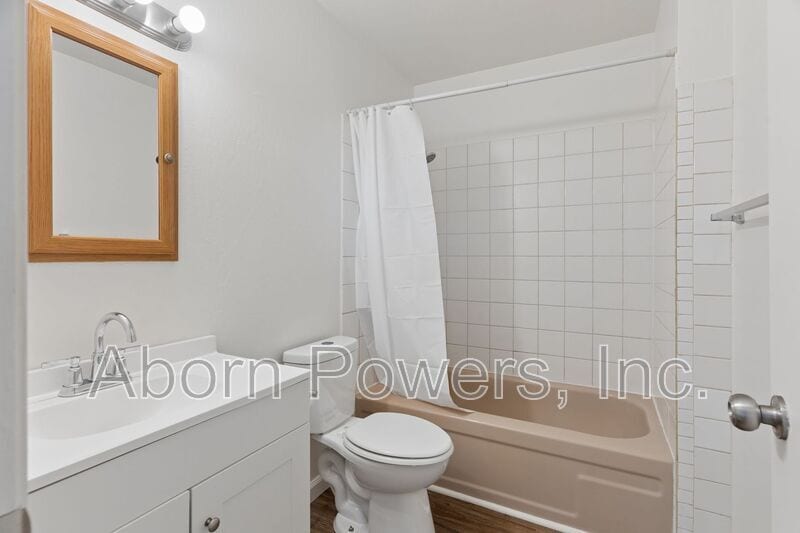Building Photo - 1221 B St