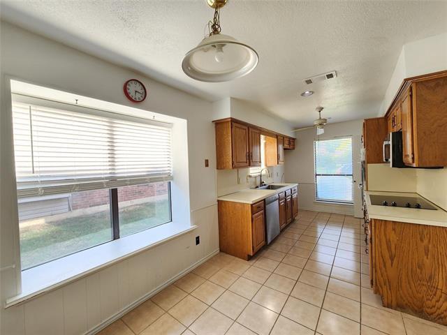 Building Photo - 1526 Silverleaf Dr