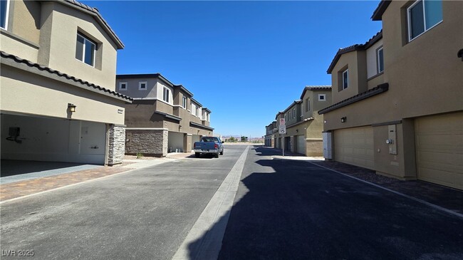 Building Photo - 853 Angwin Ln