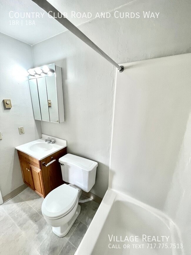 Building Photo - 671 Country Club Rd